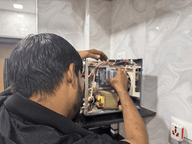 Microwave repair service